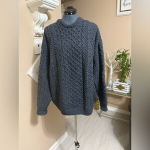 Carraig donn Men's Charcoal Cable Knit Crewneck Sweater 💯 % merino wool